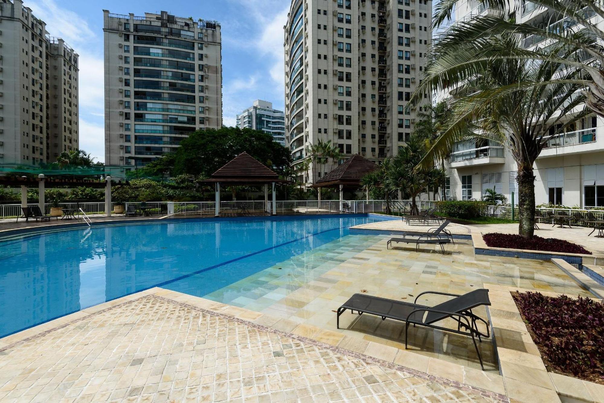 C/ Piscina E Garagem | Fl 960/520 *